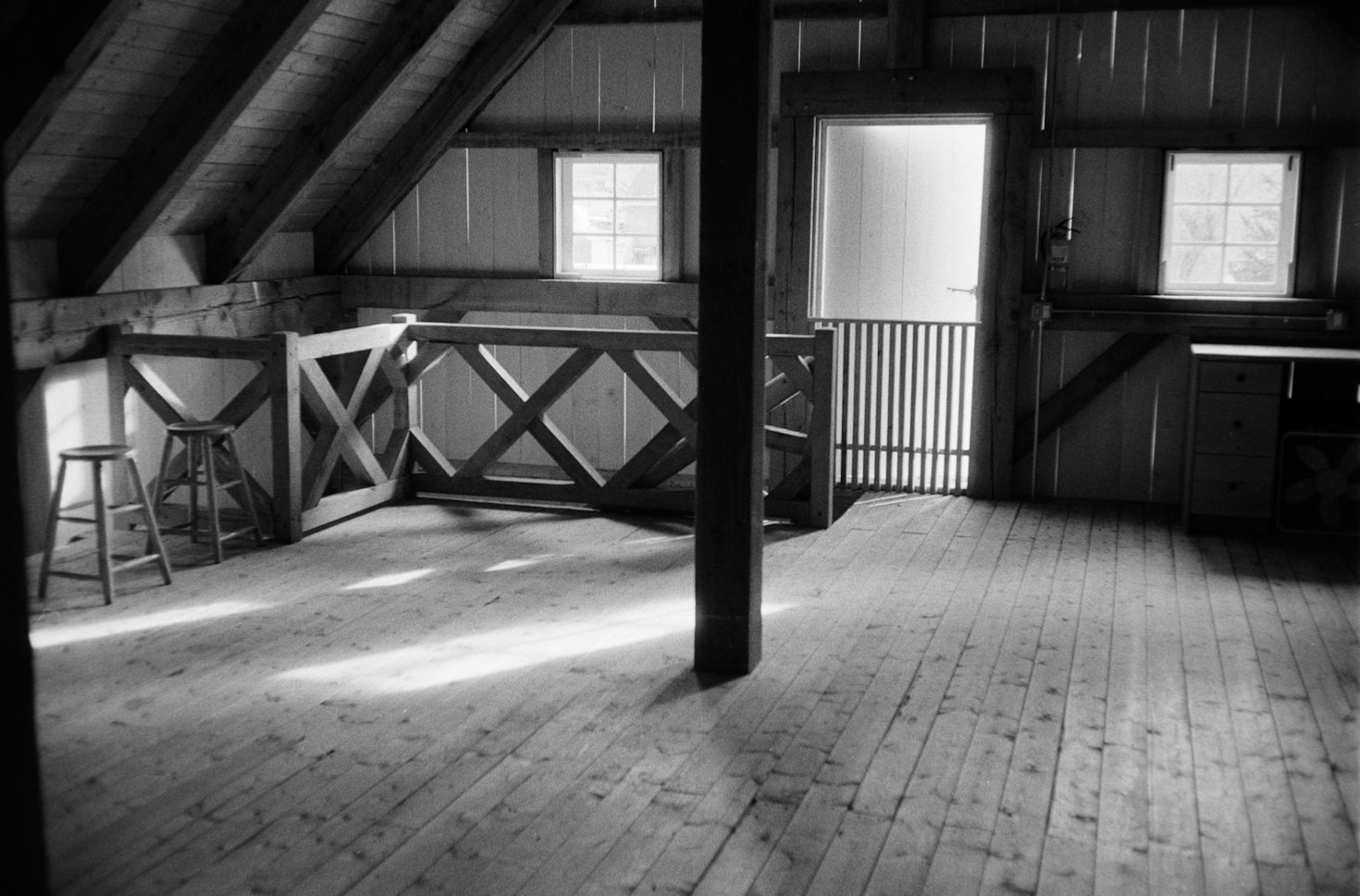 Elegancja dębowych mebli Noir Oak